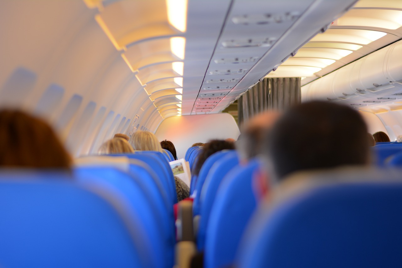 湖南航空空姐告别高跟鞋，新形象新风貌