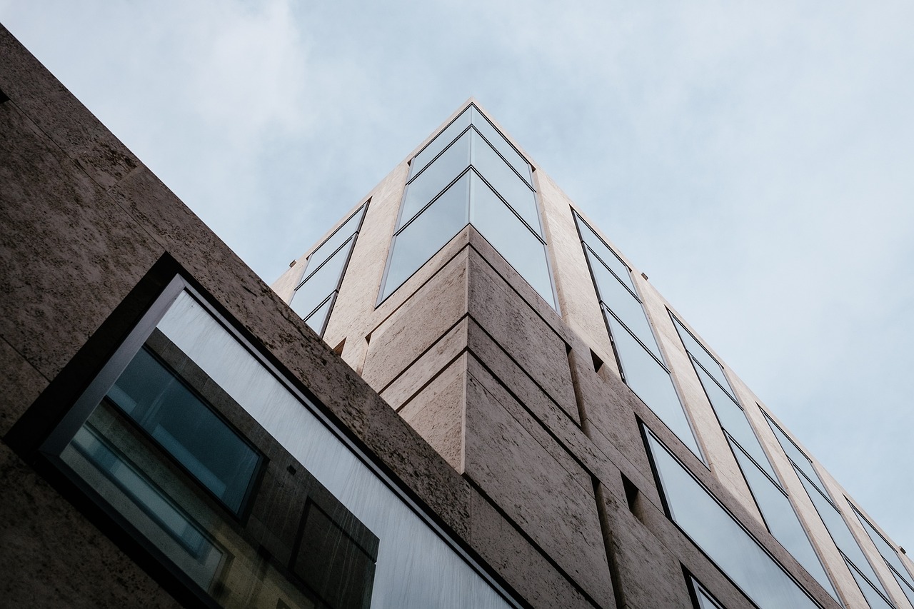 深度解析，荣盛发展——房地产行业的稳健赢家