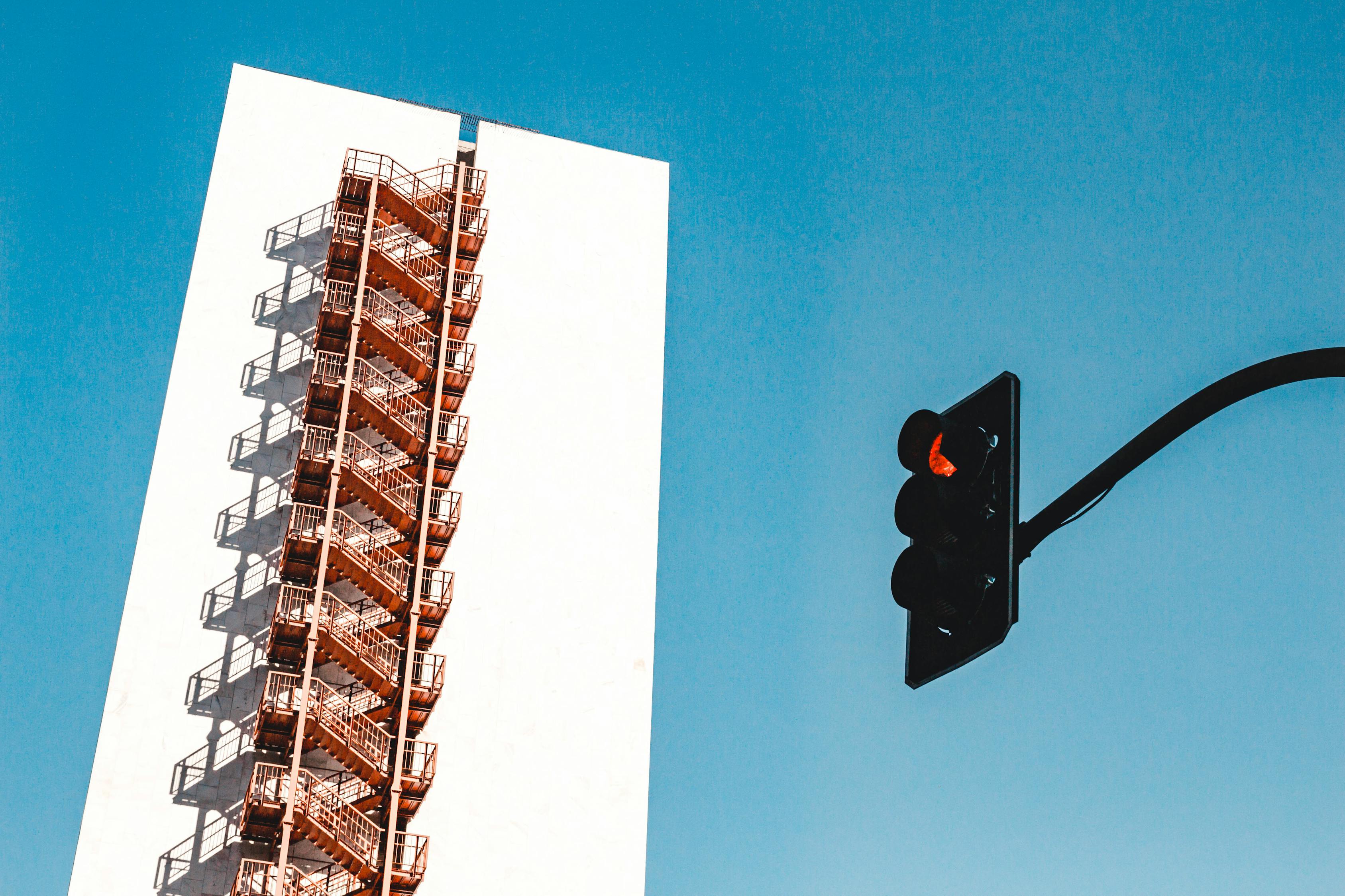 A股市场两大信号闪现，投资者如何把握新机遇？