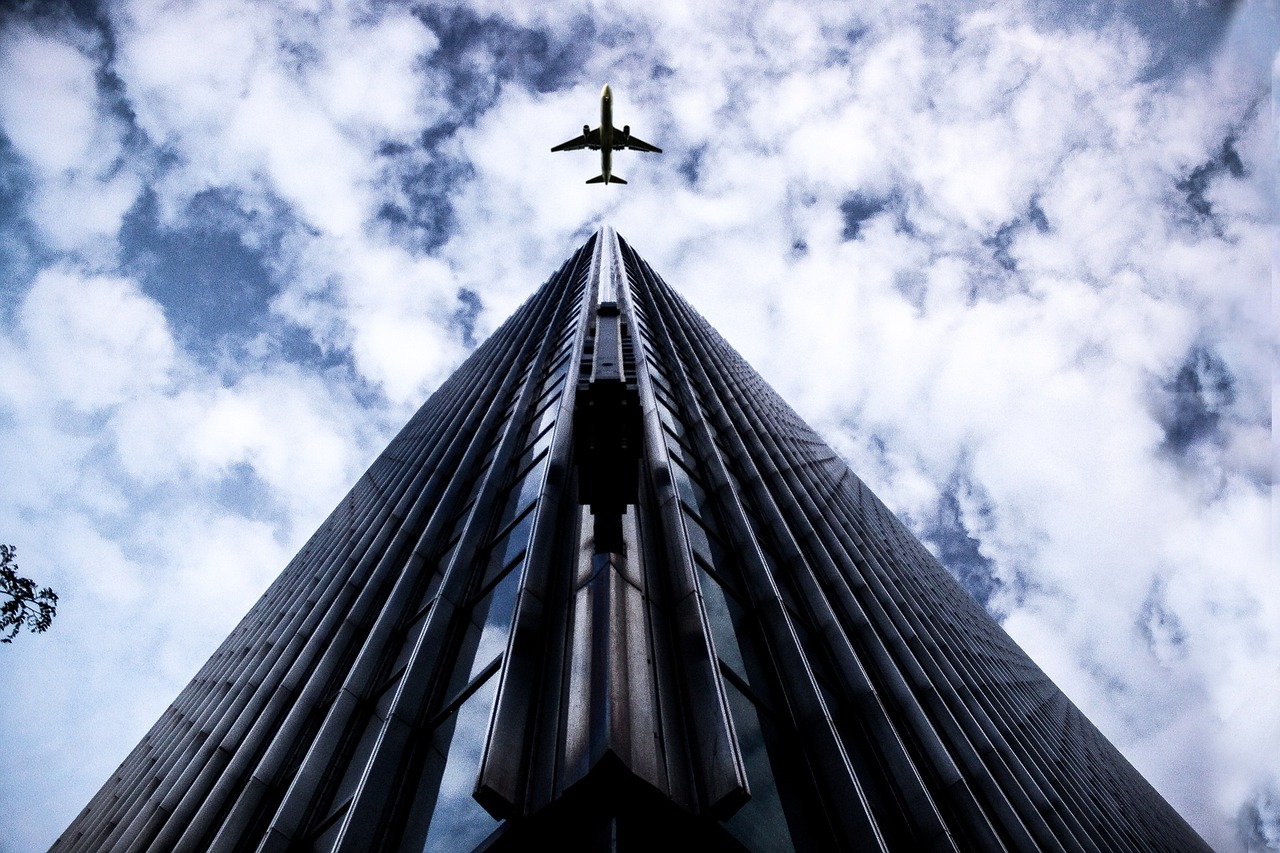 吉祥航空股票，蓝天上的投资机会